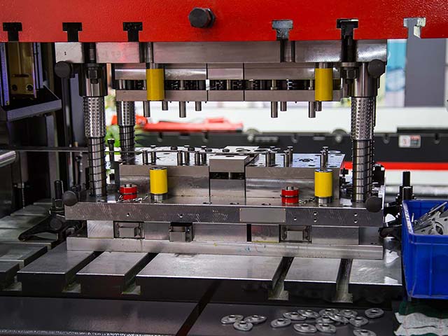 Hydraulic press machine and fixture making rings